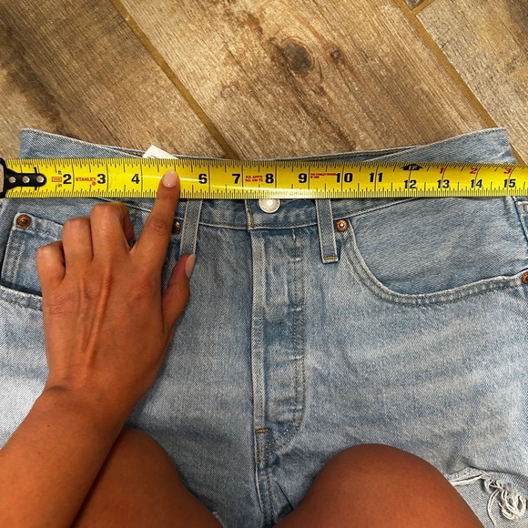 Levi’s Premium Capital Big E Vintage 30 Denim Distressed Shorts - Picture 6 of 9